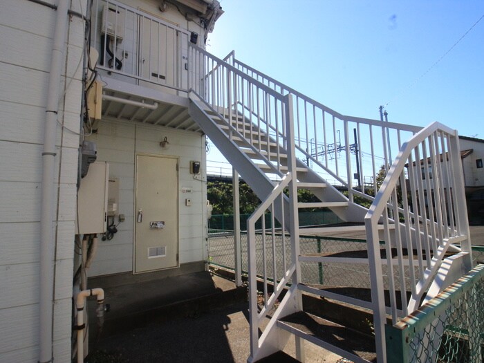 物件外観写真3　(エントランス部分)