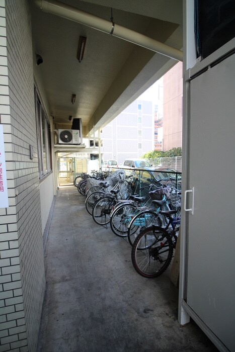 物件外観写真5　(駐車場)