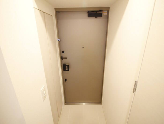 物件内観写真12　(玄関)