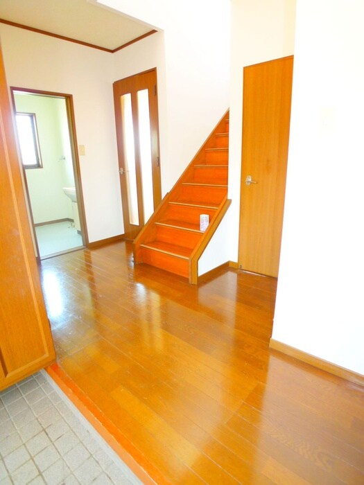 物件内観写真8　(玄関)