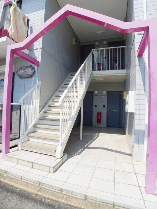 フジヤクレストコ－トＡのエントランス部分