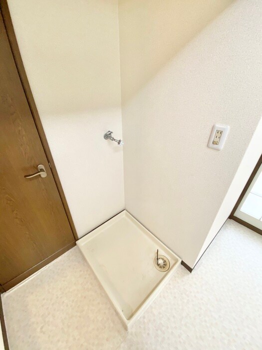 物件内観写真11　(洗濯機置場)