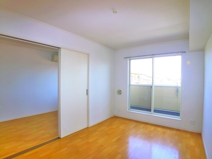 物件内観写真8　(室内からの展望)