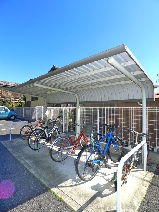 物件外観写真4　(駐輪場)