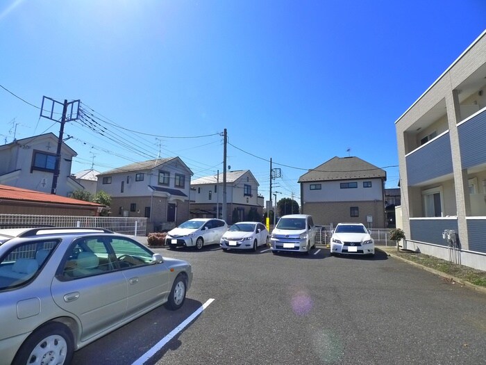 物件外観写真5　(駐車場)