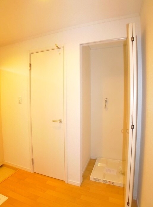 物件内観写真17　(洗濯機置場)