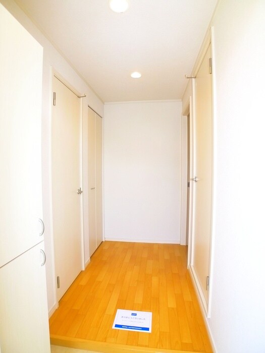 物件内観写真18　(玄関)