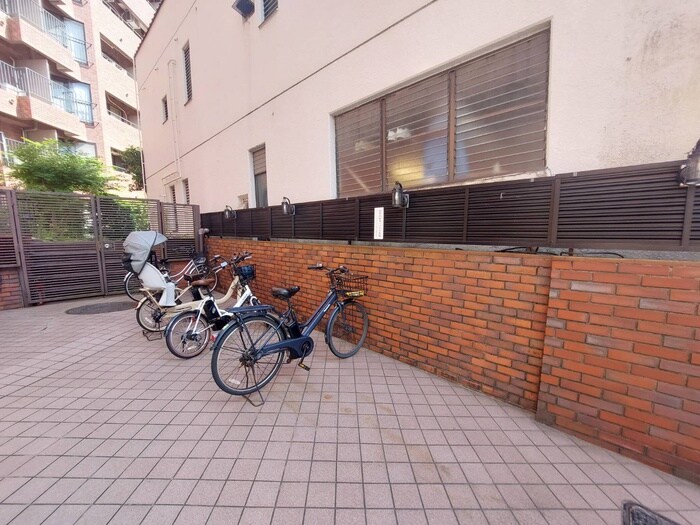 物件外観写真6　(駐輪場)