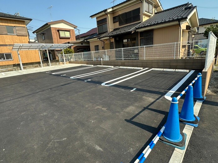 物件外観写真6　(駐車場)