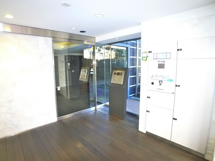 物件外観写真4　(エントランス部分)