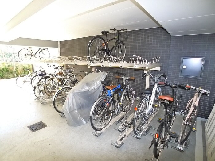 物件外観写真5　(駐輪場)