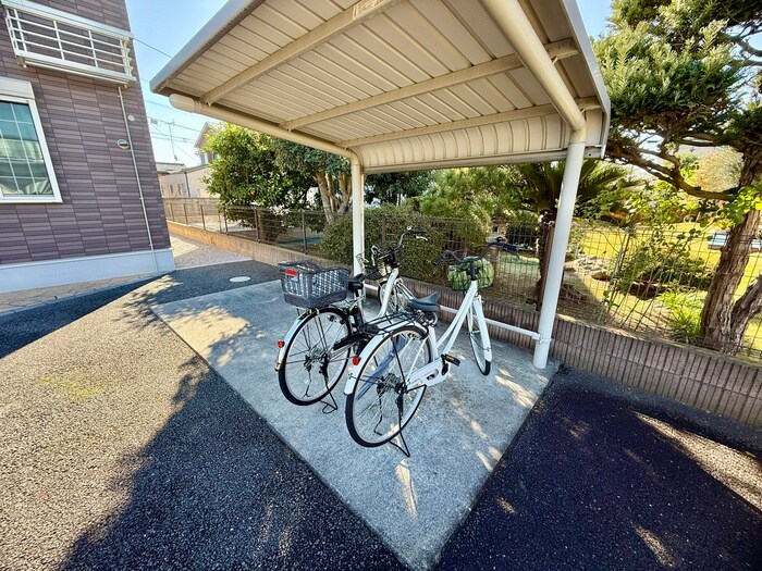 物件外観写真5　(駐輪場)