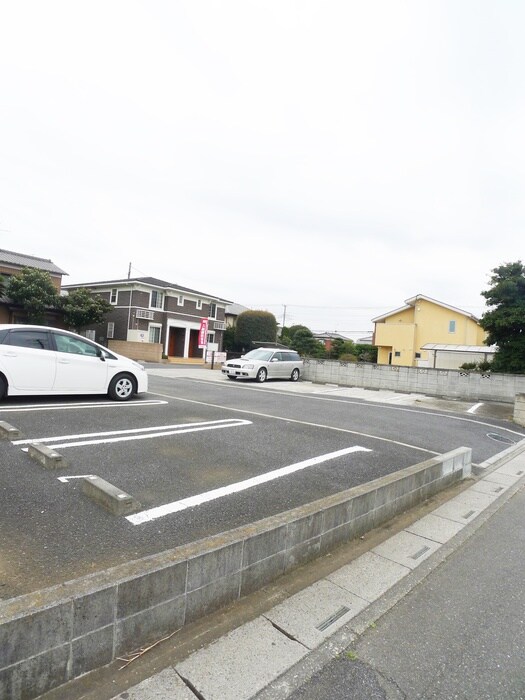 物件外観写真6　(駐車場)