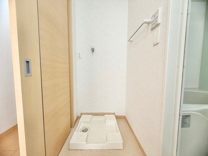 物件内観写真18　(洗濯機置場)