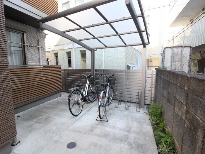 物件外観写真2　(駐輪場)