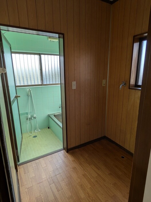 物件内観写真18　(洗濯機置場)