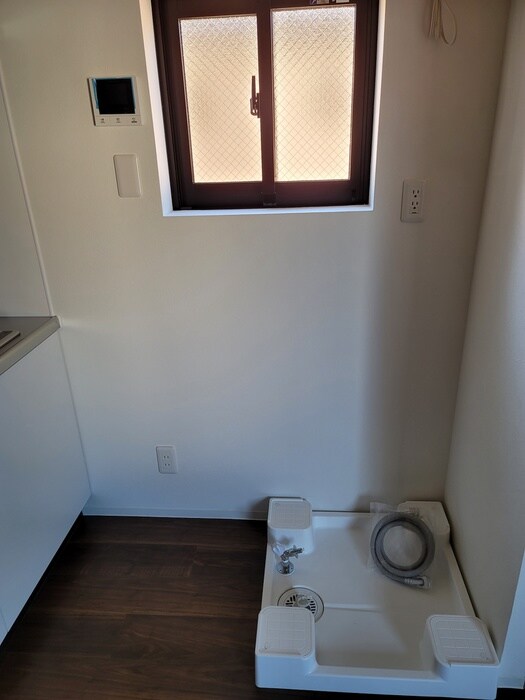 物件内観写真18　(洗濯機置場)