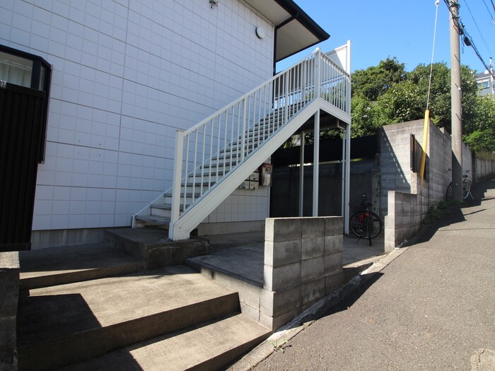 物件外観写真5　(エントランス部分)