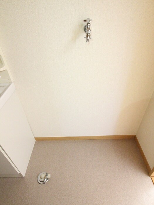 物件内観写真13　(洗濯機置場)