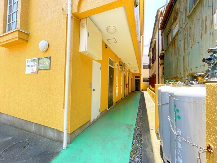 物件外観写真2　(エントランス部分)