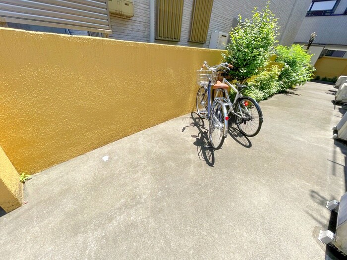 物件外観写真5　(駐輪場)