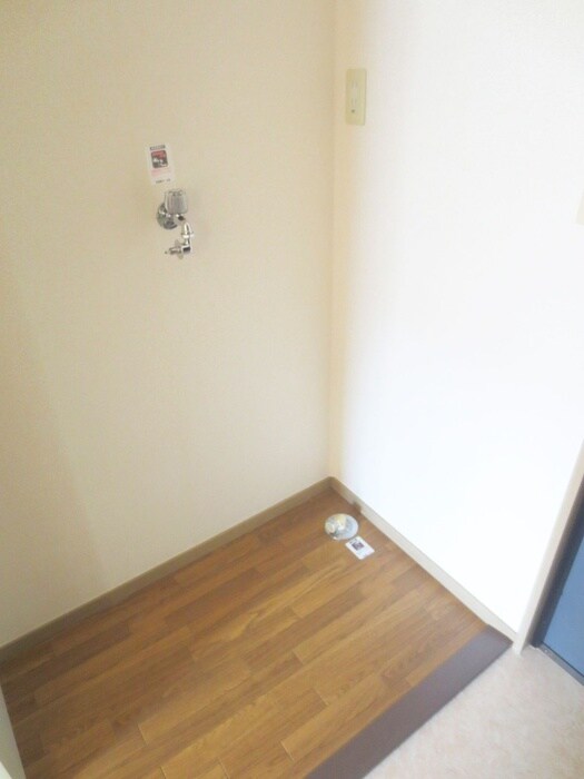 物件内観写真15　(洗濯機置場)