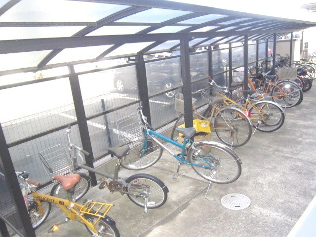 物件外観写真3　(駐輪場)