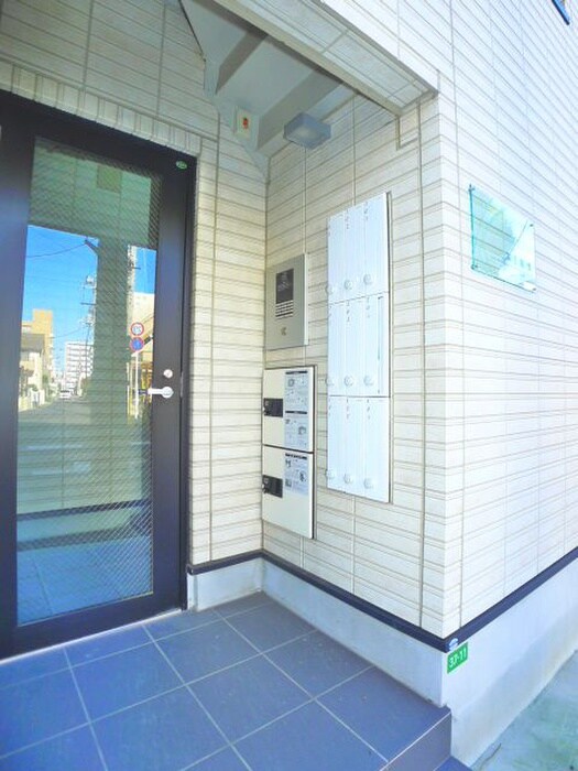 物件外観写真2　(エントランス部分)