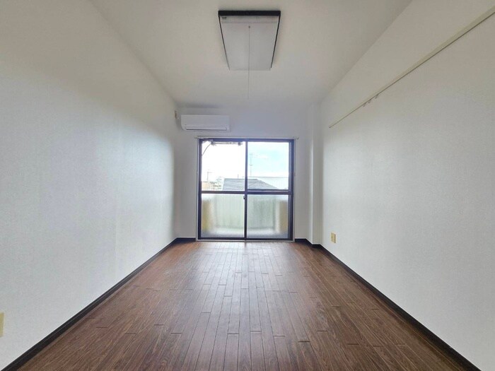 物件内観写真4　(居室)