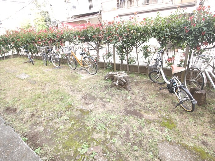 物件外観写真5　(駐輪場)