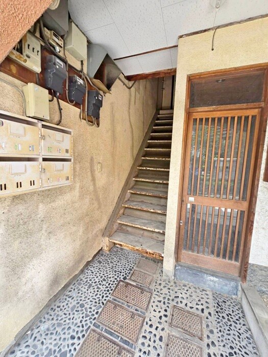 物件外観写真2　(エントランス部分)