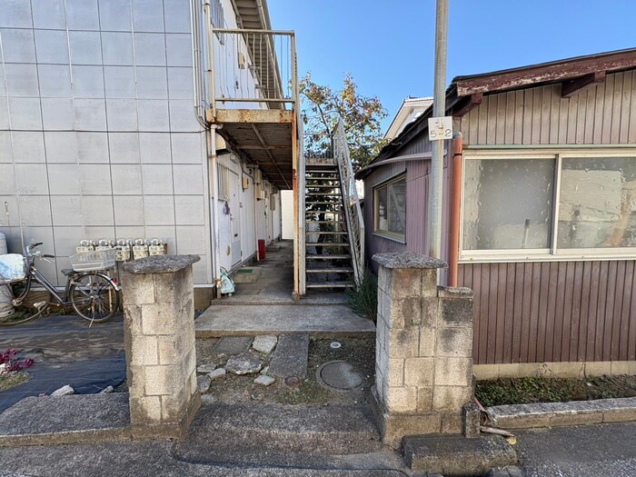 物件外観写真4　(エントランス部分)