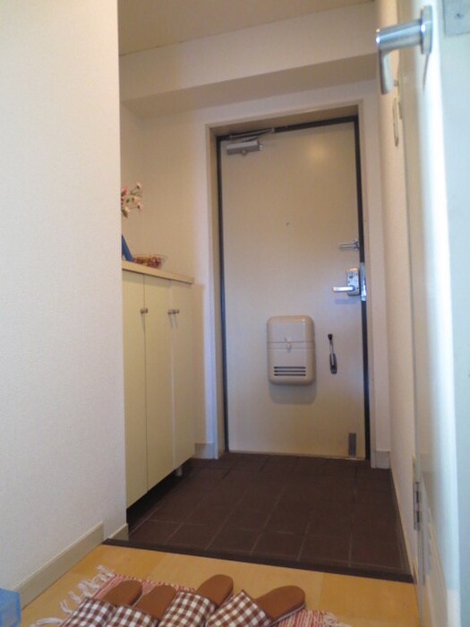 物件内観写真17　(玄関)