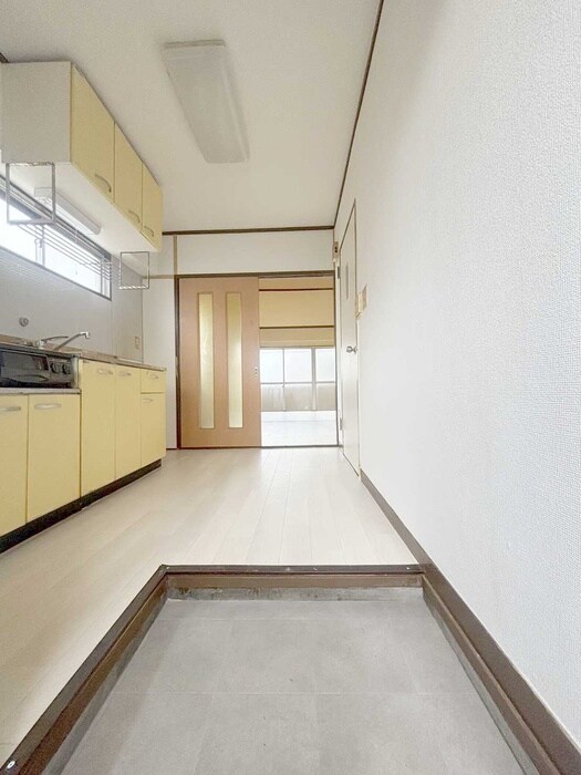 物件内観写真6　(玄関)