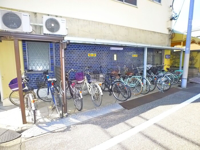 物件外観写真3　(駐輪場)