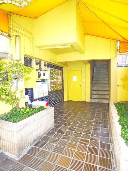 物件外観写真4　(エントランス部分)