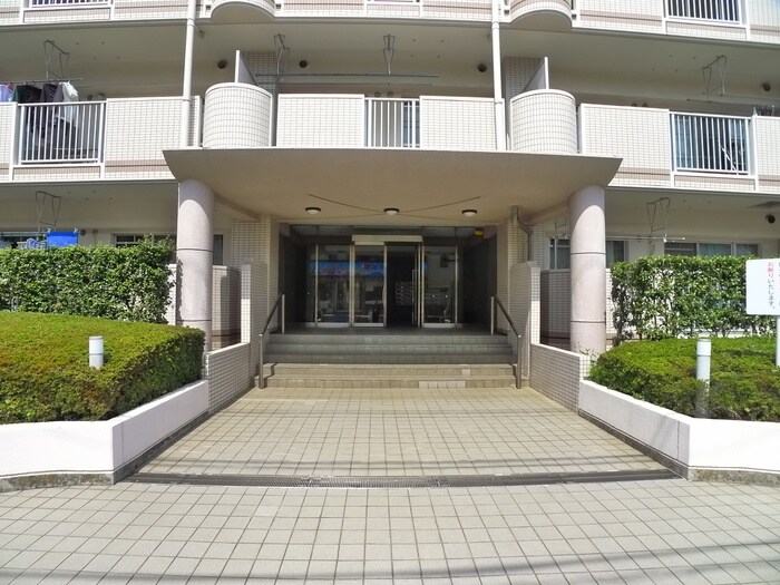 物件外観写真3　(エントランス部分)