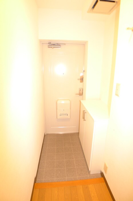 物件内観写真16　(玄関)