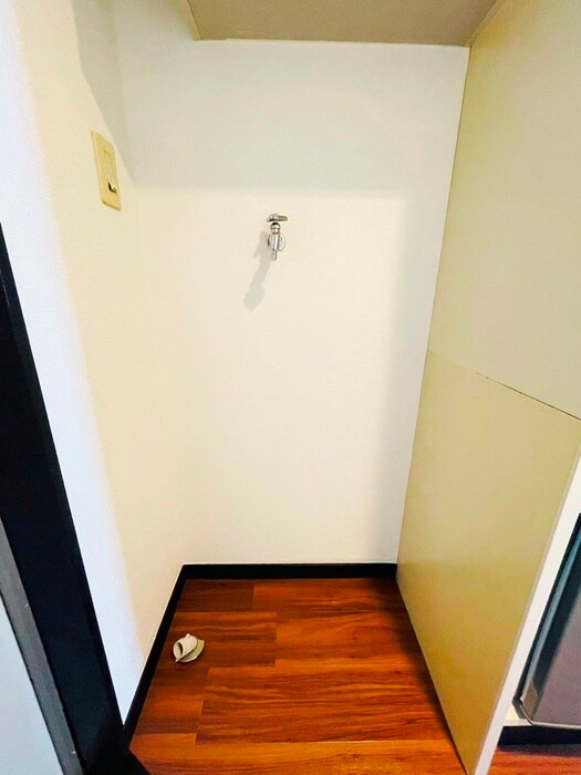 物件内観写真16　(洗濯機置場)