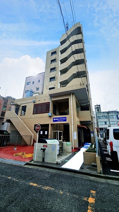 物件外観写真6　(エントランス部分)