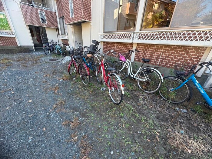 物件外観写真5　(駐輪場)