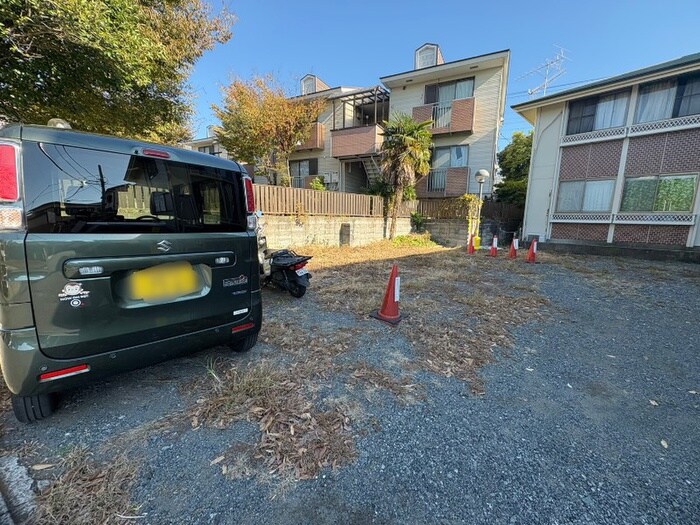 物件外観写真6　(駐車場)