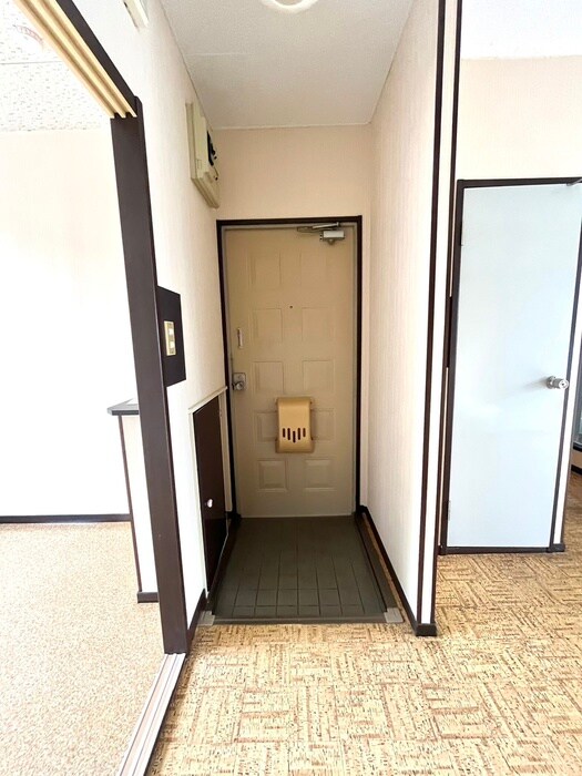 物件内観写真14　(玄関)