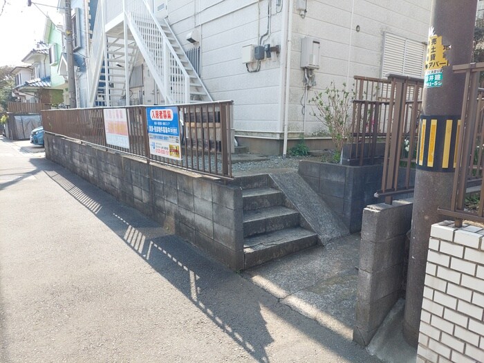 物件外観写真2　(エントランス部分)