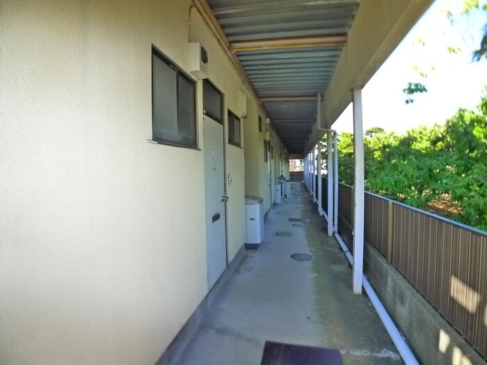 物件外観写真6　(エントランス部分)