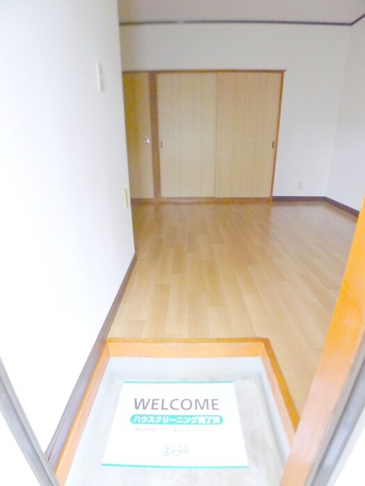 物件内観写真16　(玄関)