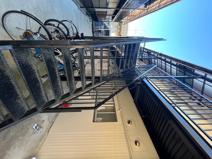 物件外観写真2　(エントランス部分)