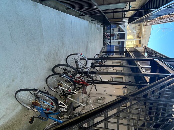物件外観写真3　(駐輪場)