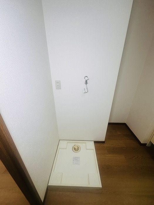 物件内観写真16　(洗濯機置場)