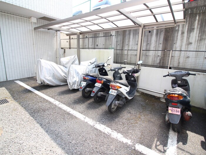 物件外観写真5　(駐輪場)